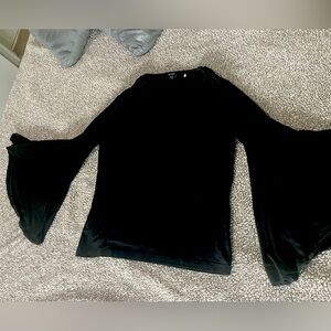 Women’s Top with Bell Sleeves. Soft, knit material. EUC